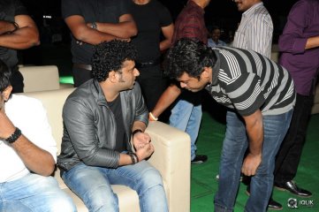 Kumari 21 F Movie Platinum Disc Function